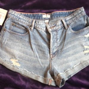 NWT Roxy shorts. The waist is 28 inches Super cute